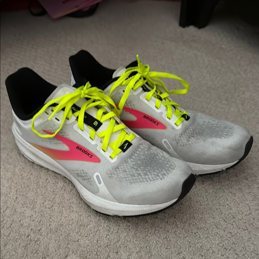 Brooks Women's Running Shoes - Launch 9